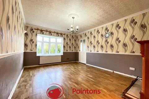 3 bedroom semi-detached house to rent, Romford Road, Holbrooks, Coventry