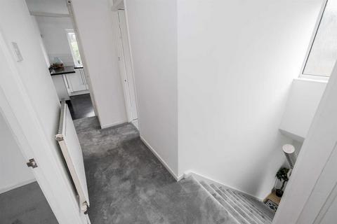 31 Heathfield, London, E4 6SE