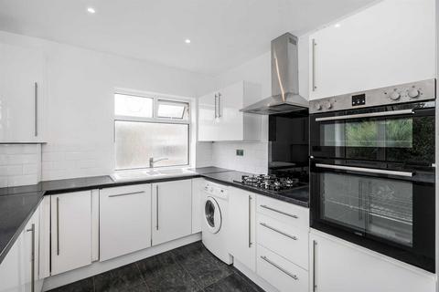 31 Heathfield, London, E4 6SE