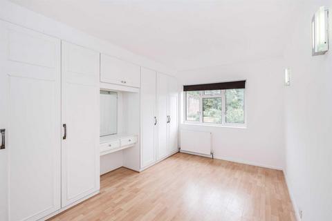 31 Heathfield, London, E4 6SE