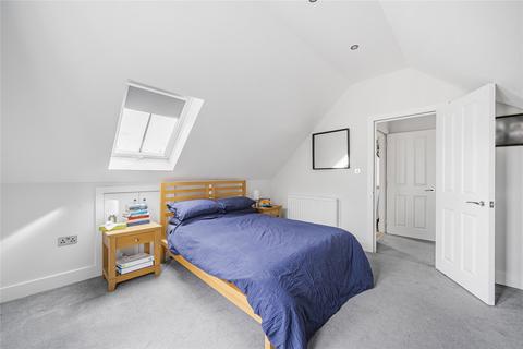 Flat 3, 8 Hook Road, Surbiton, KT6 5BH