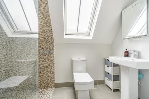 Flat 3, 8 Hook Road, Surbiton, KT6 5BH