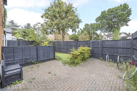 Flat 3, 8 Hook Road, Surbiton, KT6 5BH