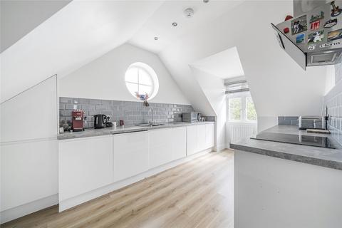 Flat 3, 8 Hook Road, Surbiton, KT6 5BH