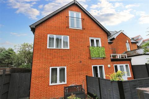 Flat 3, 8 Hook Road, Surbiton, KT6 5BH