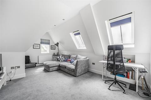 Flat 3, 8 Hook Road, Surbiton, KT6 5BH