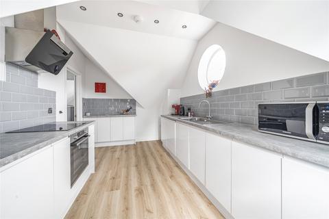 Flat 3, 8 Hook Road, Surbiton, KT6 5BH