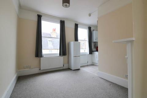 2 bedroom flat to rent, Pikes Walk, Cambridge,