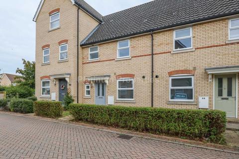 3 bedroom terraced house to rent, Dobede Way, Soham