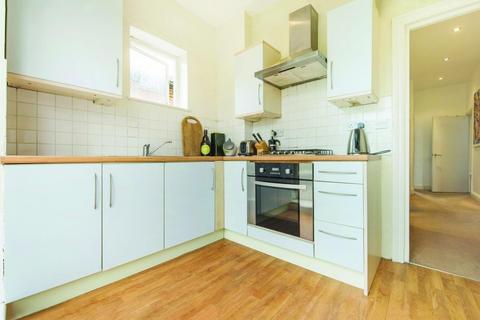 2 bedroom flat to rent, Milton Rd, SE24