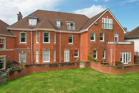 Stratford Court, Avenue Road, Stratford-Upon-Avon