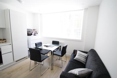 Studio to rent, Clyde Square, London E14