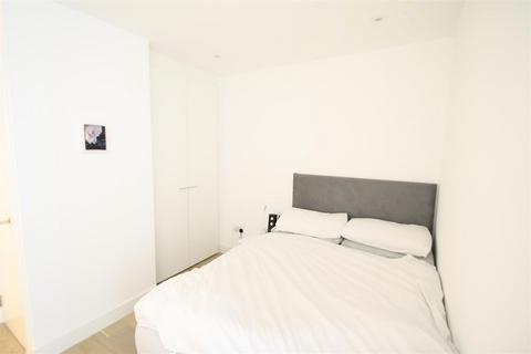 Studio to rent, Clyde Square, London E14