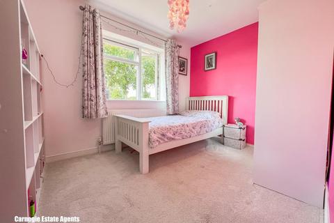 7 Seaman Close, Park Street, St Albans, AL2 2NX
