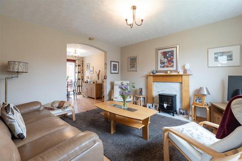 3 bedroom end of terrace house for sale, Raeburn Park, Perth