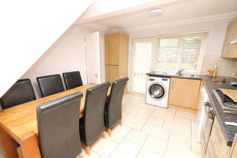 3 bedroom terraced house to rent, Buckthorne Ave, Stevenage, SG1