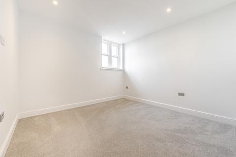 2 bedroom flat to rent, Orchard Road Bromley BR1