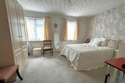 2 bedroom retirement property for sale, Crockford Park Road, Addlestone KT15