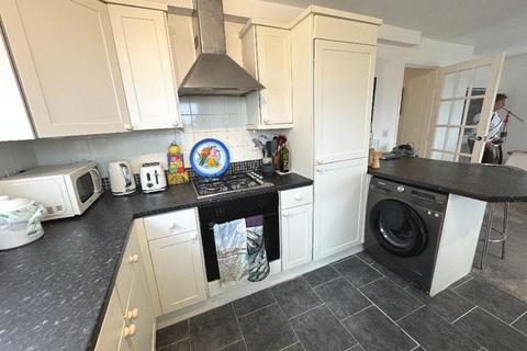 3 bedroom apartment to rent, Carne Road, Newlyn TR18