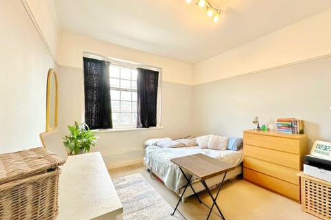 3 bedroom flat for sale, Barnet NW11