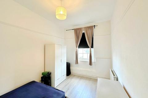 3 bedroom flat for sale, Barnet NW11