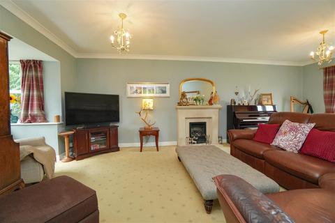 5 bedroom detached house for sale, Jubilee Court, Tollerton, York