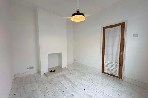 2 bedroom terraced house to rent, Methuen Road, Southsea Unfurnished