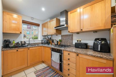 25 The Rye, London, N14 4LX