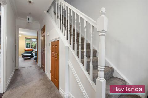 25 The Rye, London, N14 4LX