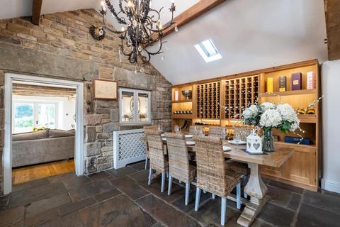 Castle Hill Barn Castle Hill, Holmesfield, Dronfield, S18 7WQ