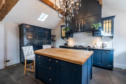 Castle Hill Barn Castle Hill, Holmesfield, Dronfield, S18 7WQ
