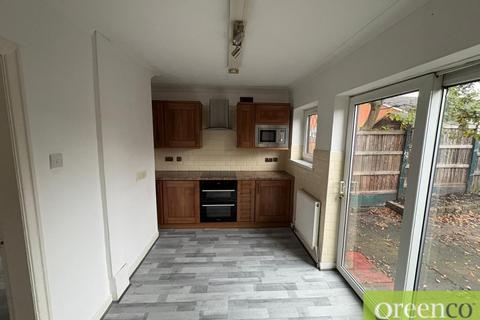 2 bedroom terraced house to rent, Lewis Street, Salford M30