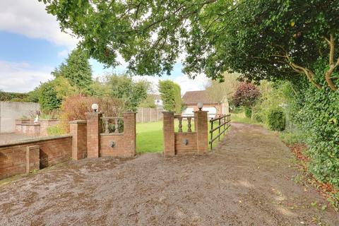 4 bedroom chalet for sale, Rollestone Road, Holbury