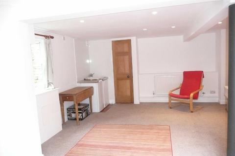 Studio to rent, New Banks Fee, Longborough