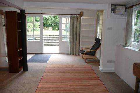 Studio to rent, New Banks Fee, Longborough