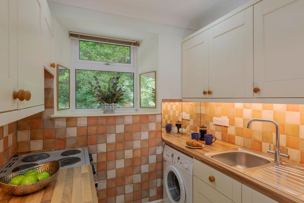 Apt 2 Castella Kitchen Kingswear