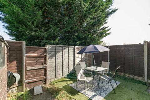 2 bedroom flat for sale, Pole Hill Road, Uxbridge, UB10