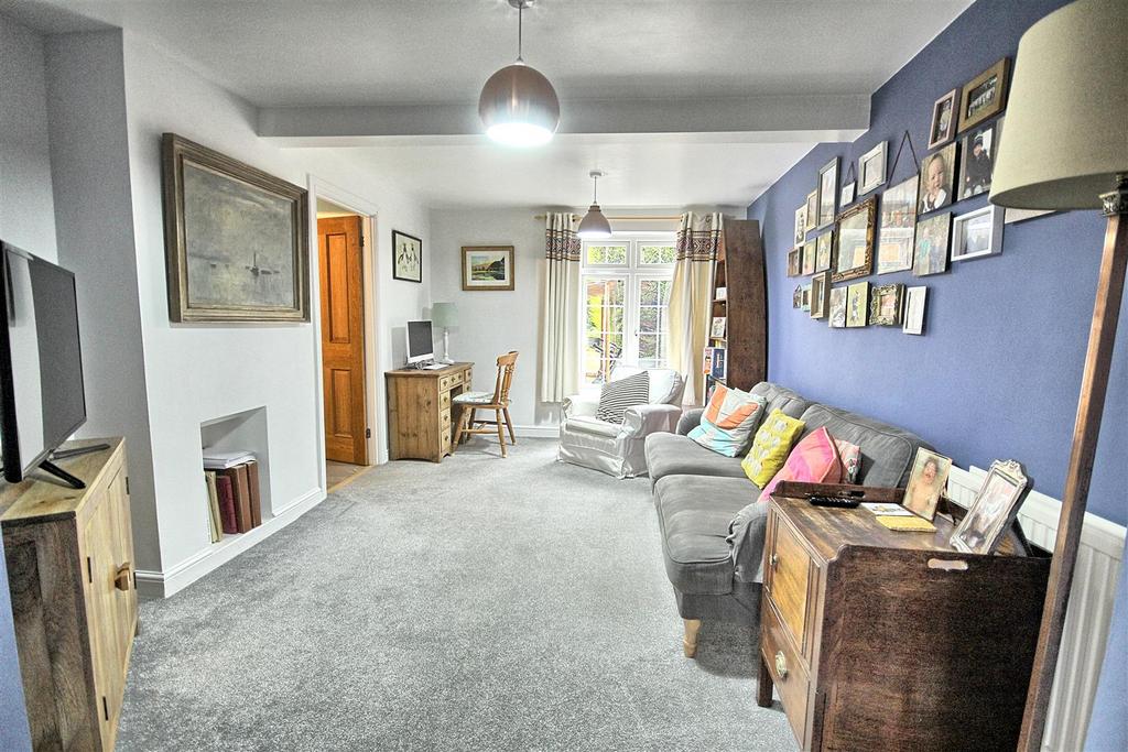 Sitting/family room