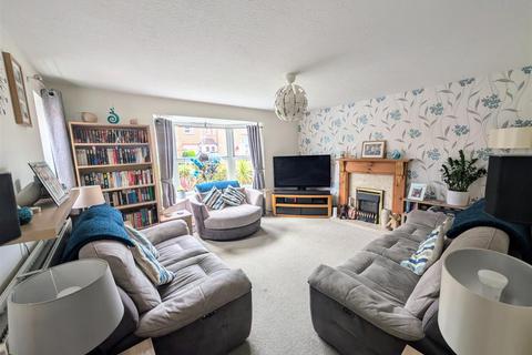 10 Adwalton Close, Newark, NG24 2GT
