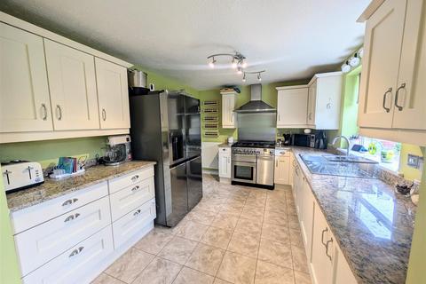 10 Adwalton Close, Newark, NG24 2GT