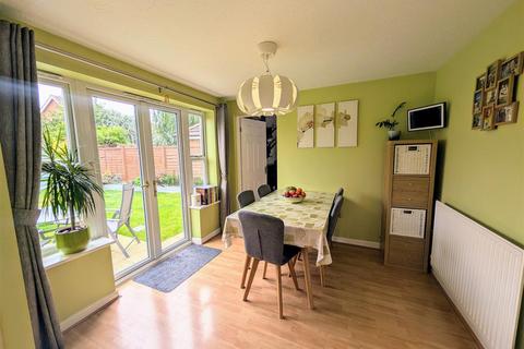 10 Adwalton Close, Newark, NG24 2GT
