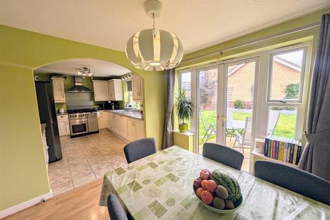 10 Adwalton Close, Newark, NG24 2GT
