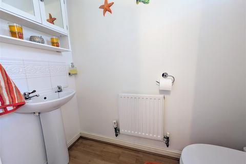 10 Adwalton Close, Newark, NG24 2GT
