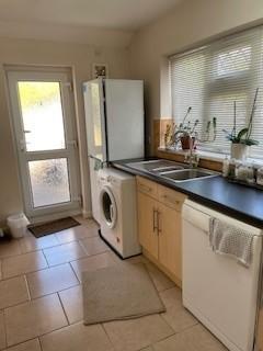 2 bedroom bungalow to rent, Lowcroft Drive, Oadby, Leicester, LE2