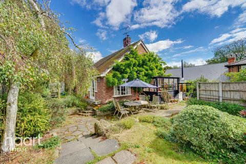 3 bedroom detached house for sale, Maldon Road, Kelvedon