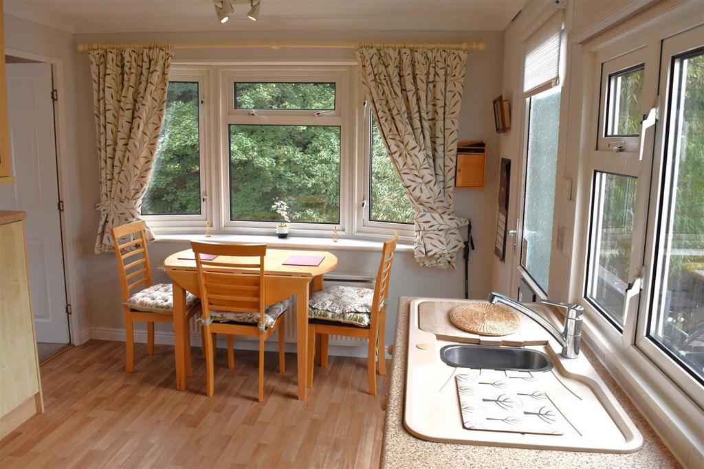 Kitchen dining room