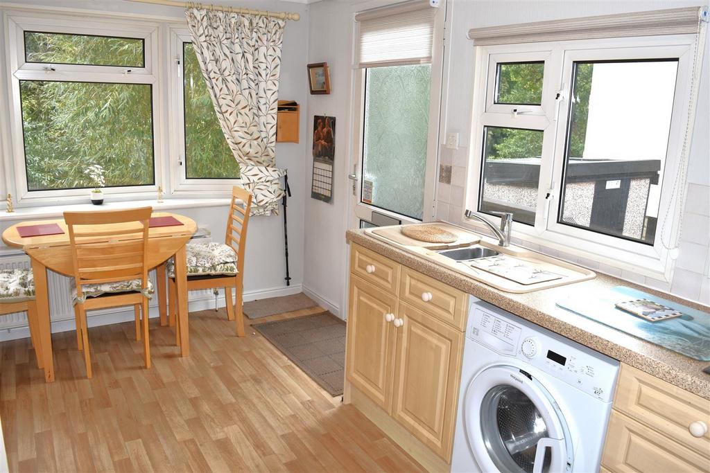 Kitchen dining room