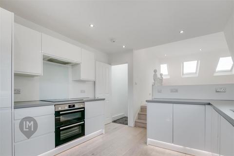 3 bedroom maisonette to rent, Brookwood Road, London