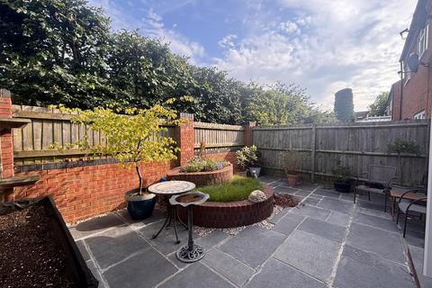2d Cherry Orchard, Wellesbourne, Warwick, CV35 9NB