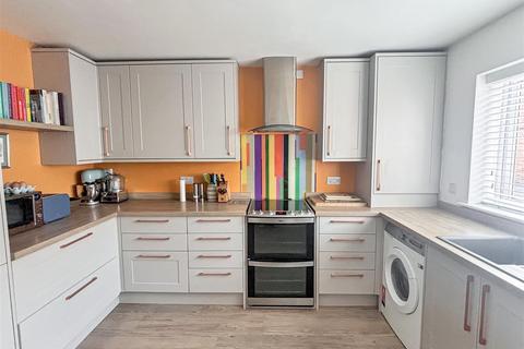2d Cherry Orchard, Wellesbourne, Warwick, CV35 9NB